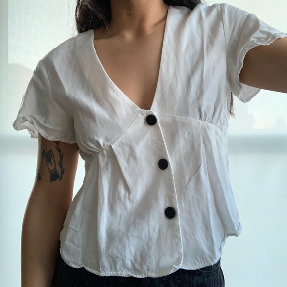 White blouse - Picture 1 of 1